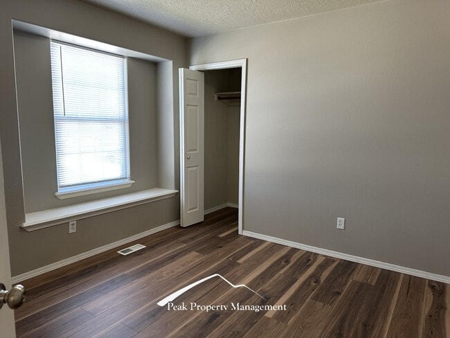 Building Photo - 2524 Colfax Dr