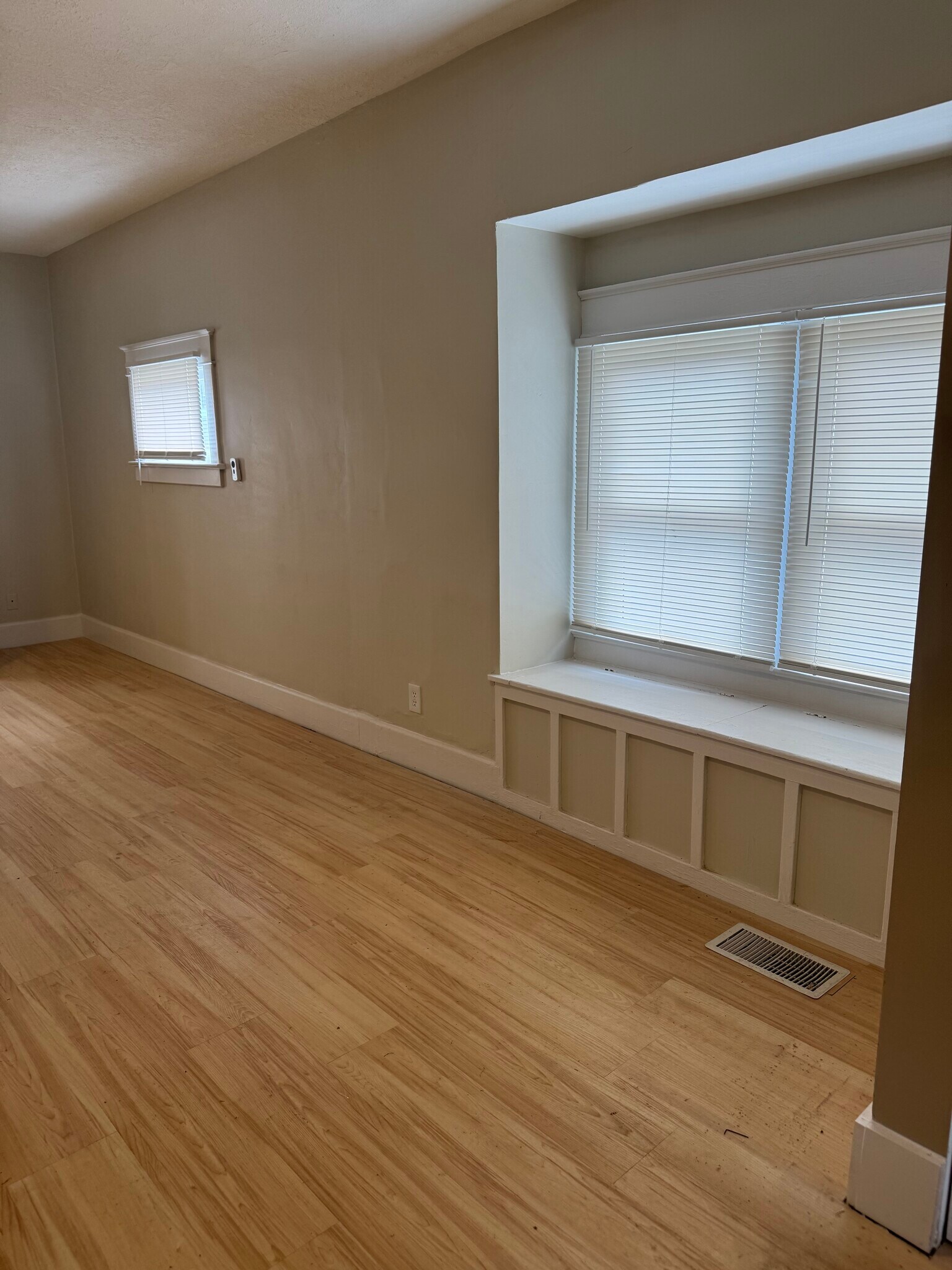 Building Photo - 264 Spring Grove Ave