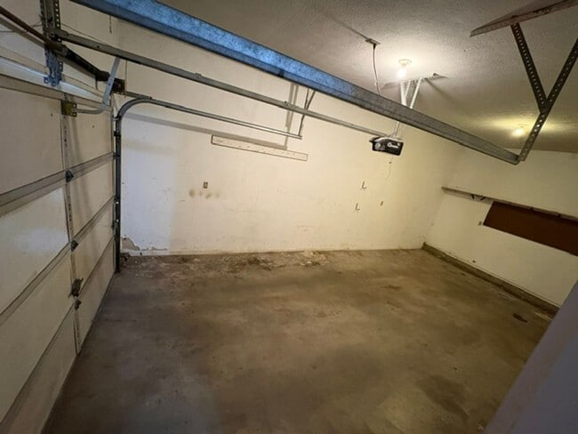 Building Photo - 600 Schultz St