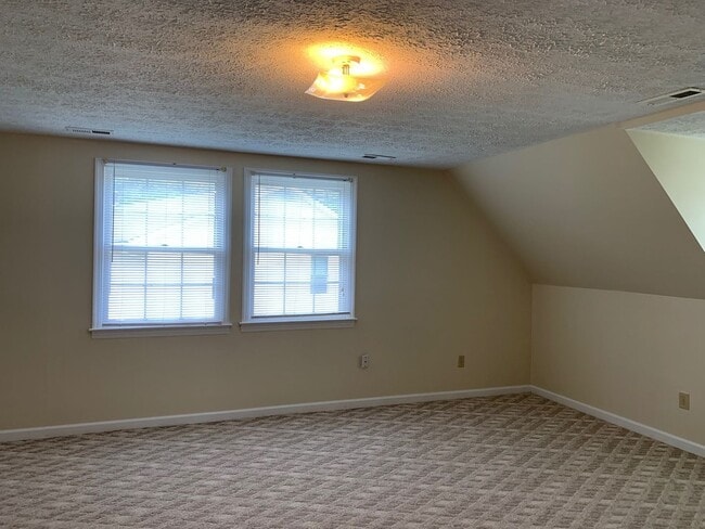 Building Photo - 208 Woodbine Dr