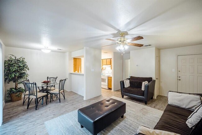 Building Photo - 10401 N Lamar Blvd