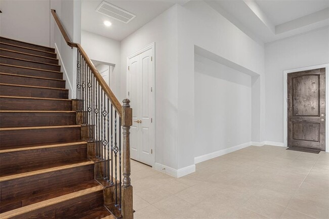 Building Photo - 728 Landing Ln