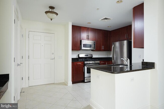 Building Photo - 525 N Fayette St