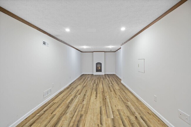 Building Photo - PLEASANT RUN - Well cared for 3 bed ranch ...