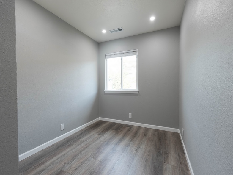 Building Photo - 2456 88th Ave