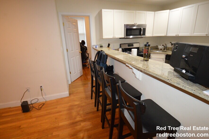 Building Photo - 66 Egmont St