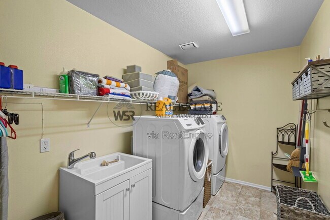 Building Photo - 16704 Fox Trot Ln