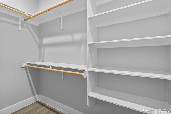 Building Photo - 810 Iowa St