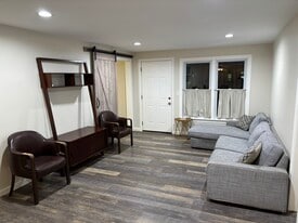 Building Photo - 18 Pope St