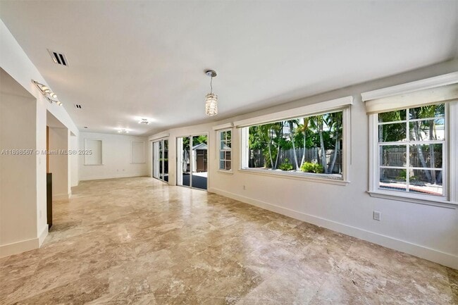 Building Photo - 255 Ridgewood Rd