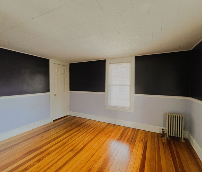 Building Photo - Newly Reduced Price - Charming Single-Family Home