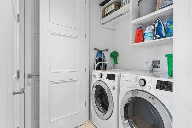 Building Photo - 155 E Boca Raton Rd