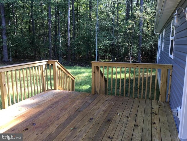 Building Photo - 43 Lake Dr