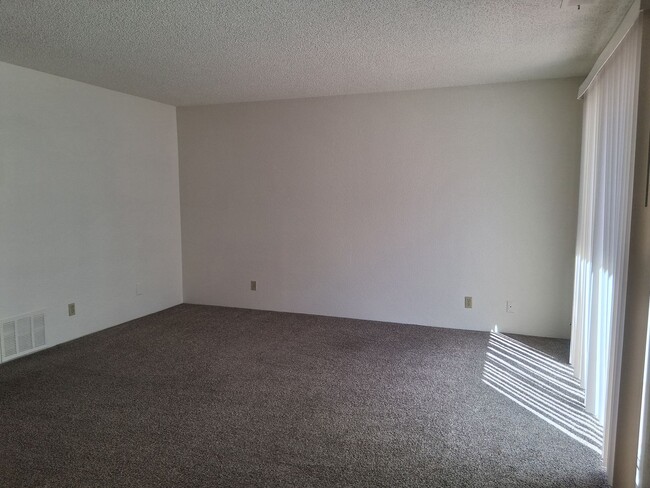 Building Photo - Cute One Bedroom With Swimming Pool, Club ...
