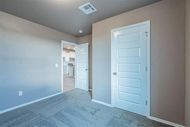 Building Photo - 1524 Highland Loop