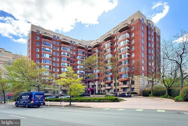 Building Photo - 2400 Clarendon Blvd