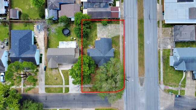 Building Photo - 7504 Elm St