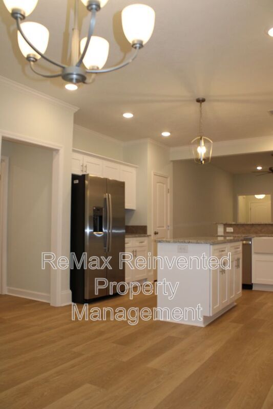 Building Photo - 921 Holbrook Dr