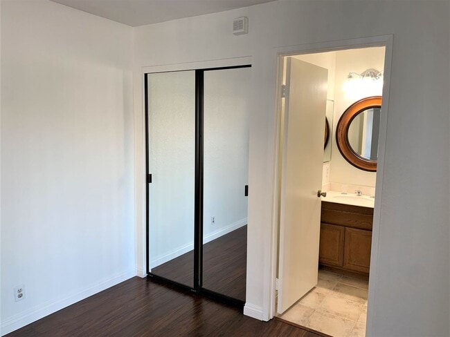 Building Photo - Amazing condo located in desirable Aliso Viejo!