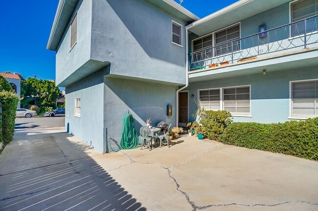 Building Photo - Beautiful Belmont Heights Studio for Rent!