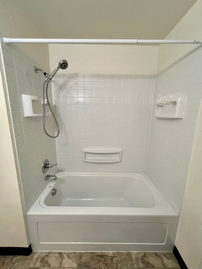 Building Photo - Charming 2-Bedroom Apartment in SE Portland!
