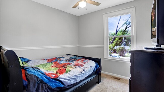 Building Photo - For Rent : 4BR, 1 1/2BA home with fenced in back yard and storage building.