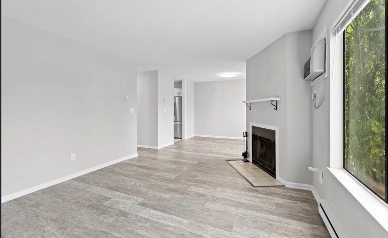 Building Photo - 19 Somers St