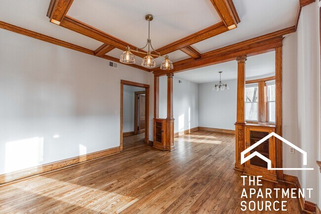 Building Photo - 2842 W Augusta Blvd