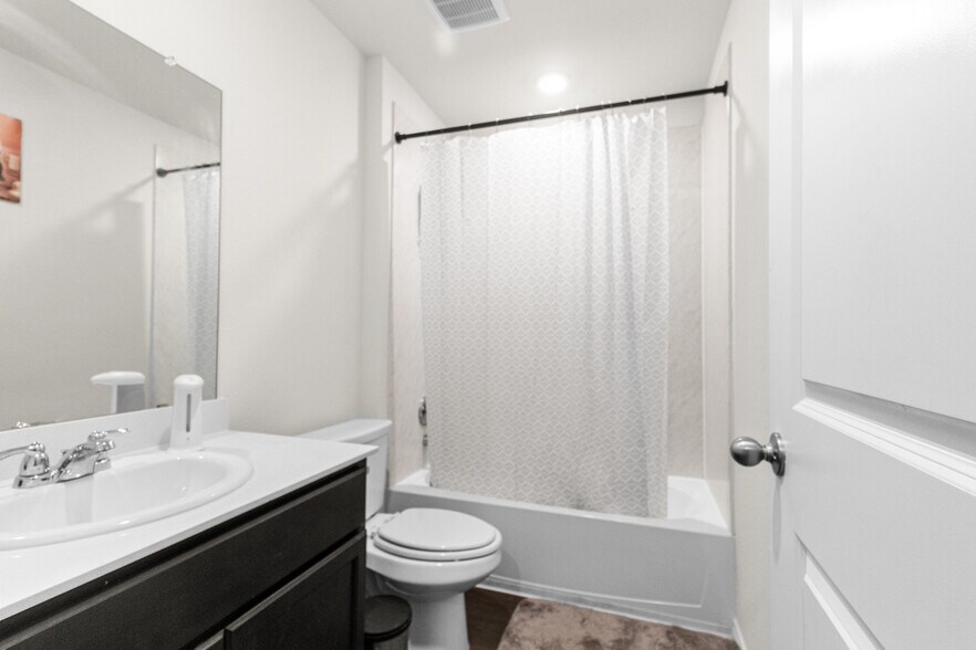 Building Photo - 2928 Roper St