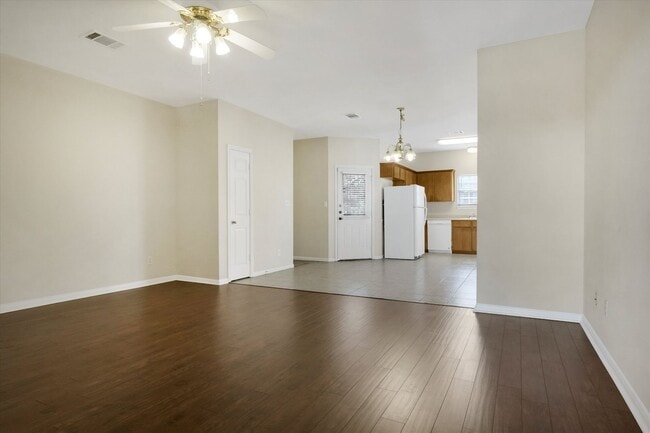 Building Photo - 305 Rawhide Loop