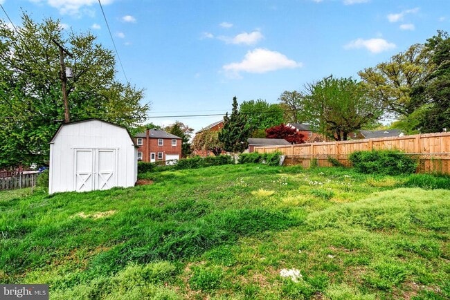 Building Photo - 29 W Elm Ave