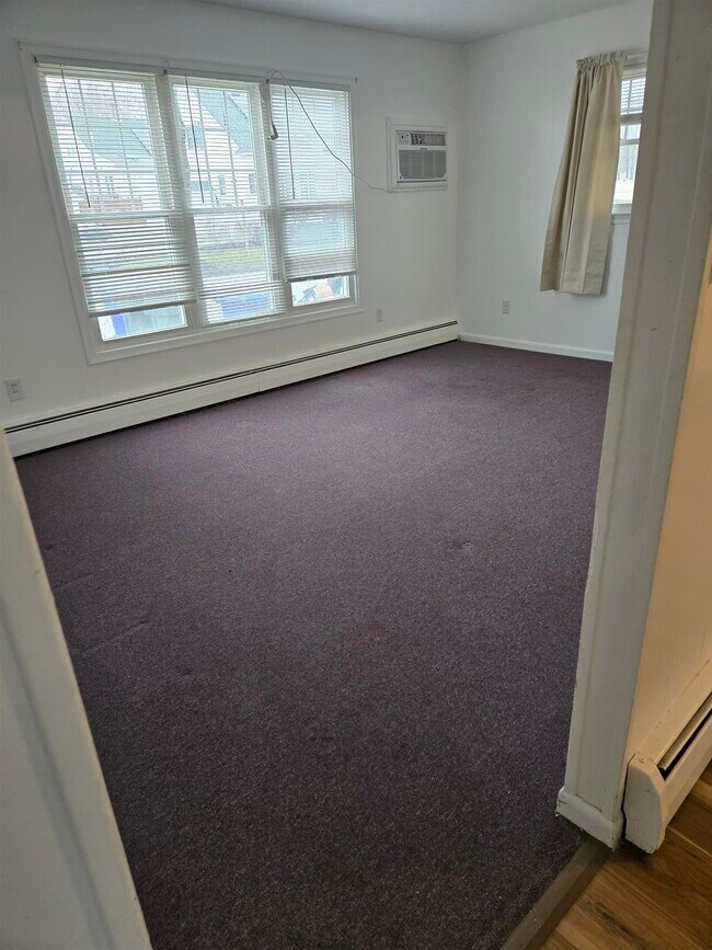 Building Photo - 137 Waterman St