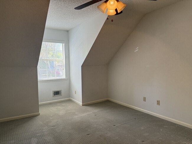 Building Photo - 36 Country Walk Dr