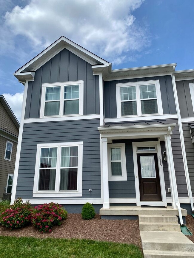 Building Photo - Charming 3-bedroom, 2.5-bathroom Townhouse