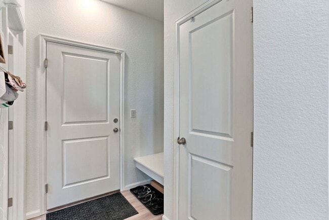 Building Photo - 3 Bedroom 3 Bath in Mosaic!