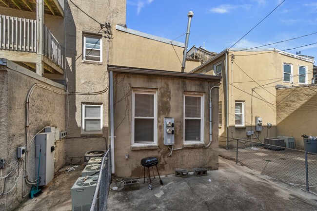 Building Photo - 2027 E Baltimore St