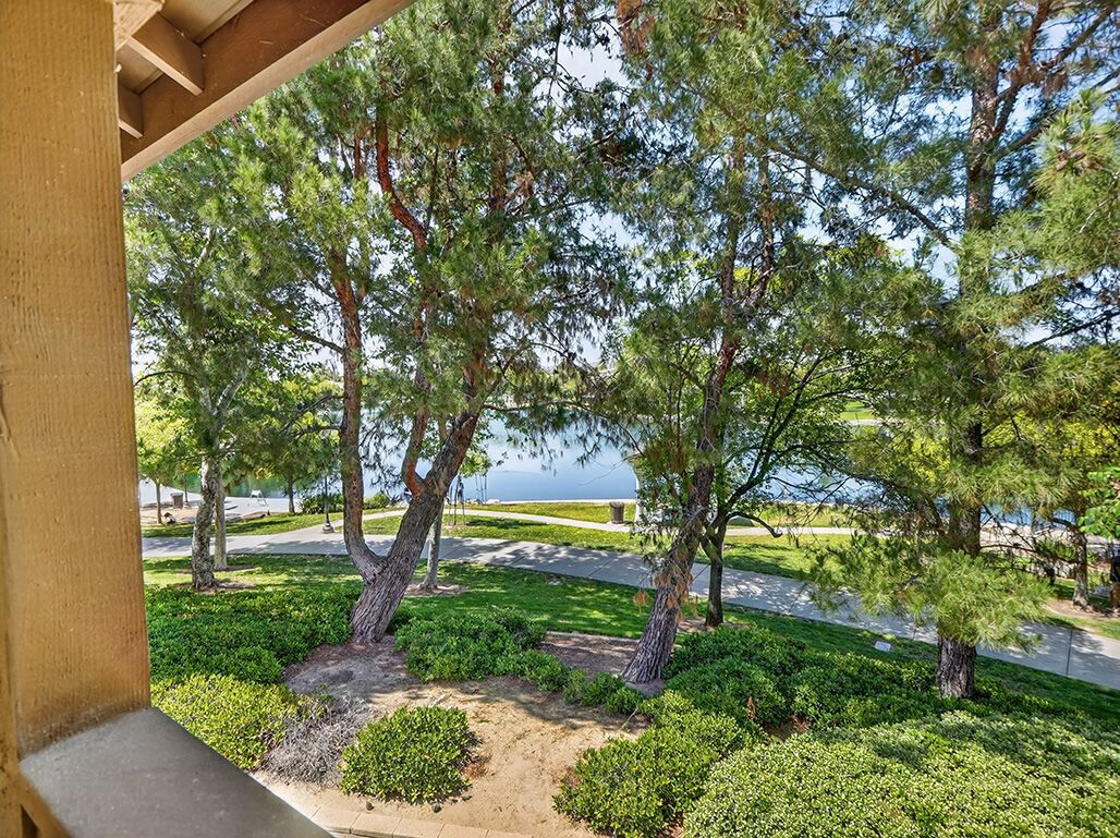 Building Photo - 28782 S Lake Dr