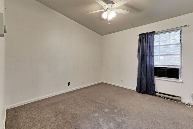 Building Photo - 3200 Azalea Dr