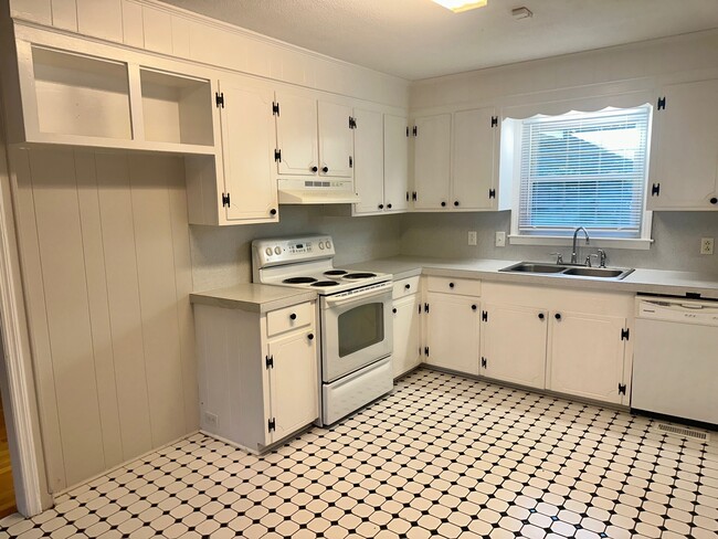 Building Photo - 1710 Bellevue Dr