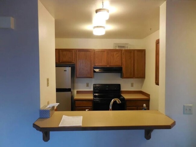 Building Photo - 2 Bedroom, 1 Bath, 1 Car Garage