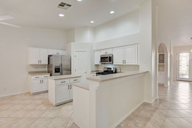 Building Photo - Beautiful 3 Bedroom Single Story Home in A...