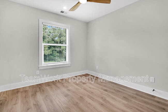 Building Photo - 1752 Skinner Ave