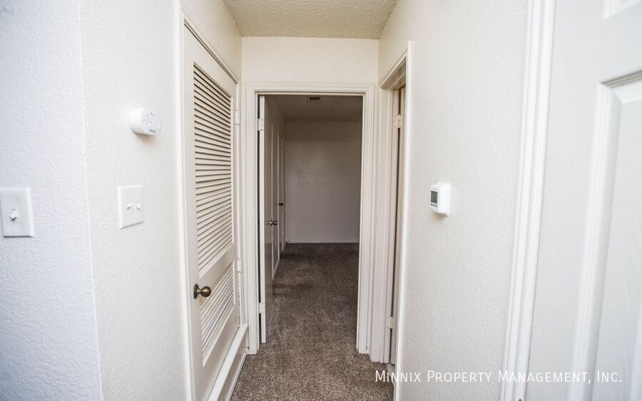 Building Photo - 8208 Vernon Ave