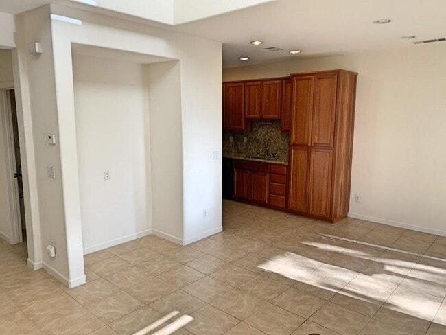 Building Photo - NEWER MODERN 3 BEDROOM VACAVILLE *STAR REN...