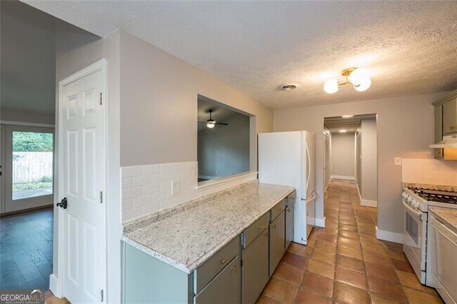 Building Photo - 1135 Worthington Hills Dr