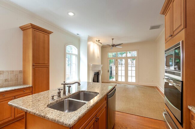 Building Photo - 8819 Provence Village Ln