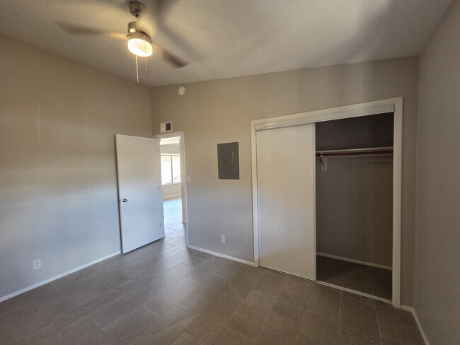 Building Photo - 6245 E Glencove Cir