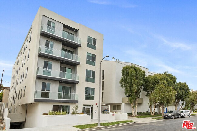 Building Photo - 11727 Kiowa Ave