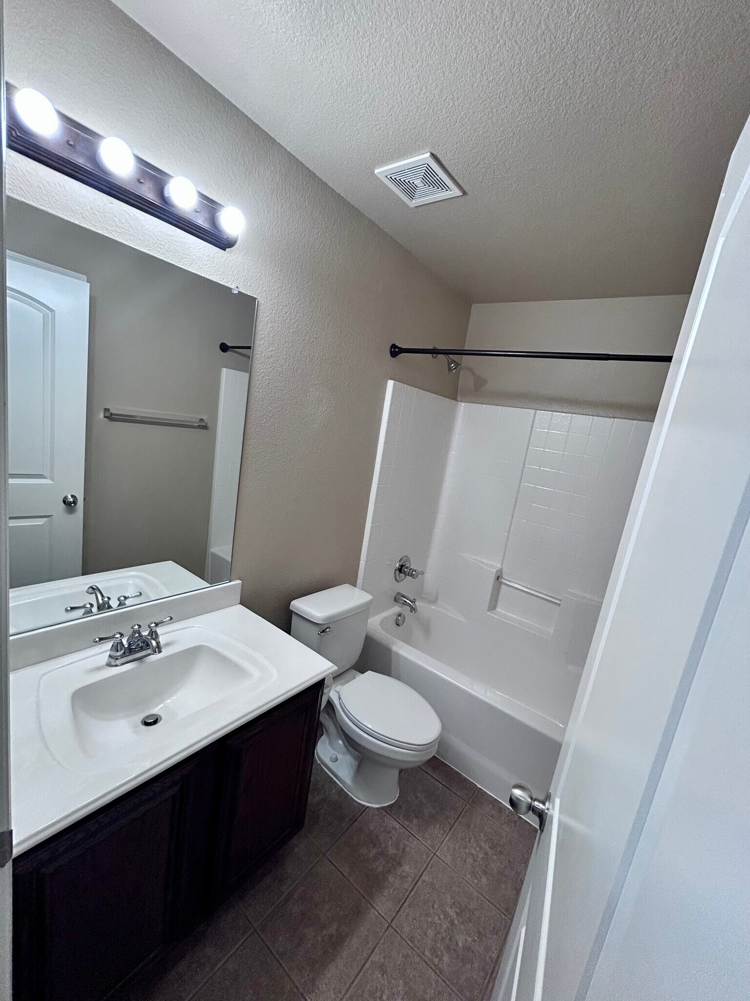 Building Photo - 1521 Applegate Way