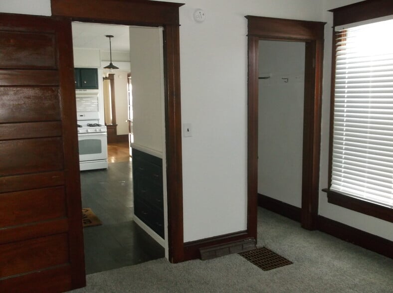 Building Photo - 732 W Liberty St